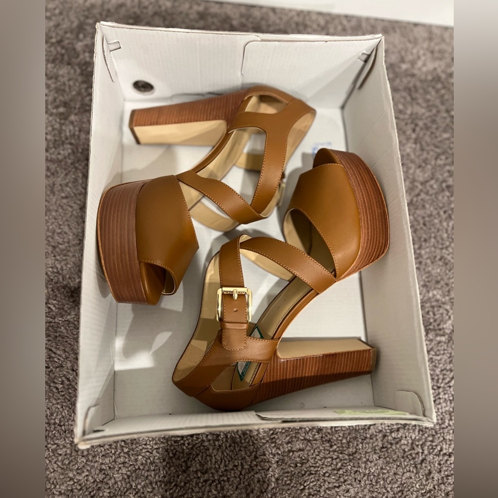 Michael Kors **NEVER WORN** comes with box! - Picture 2 of 5